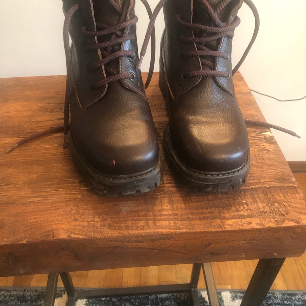 Women’s L.L Bean size 8 Brown Leather boots - Picture 2 of 5